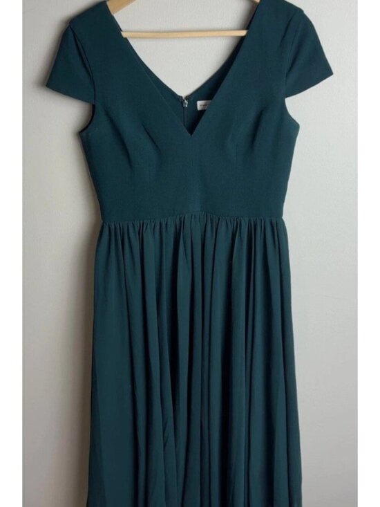 Dress The Population Dresses & Skirts - Dress The Population Corey V-Neck Dress Size Medium Pine Green Lace Hem Women’s